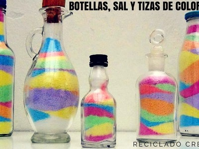Manualidades con niños una botella de cristal con sal y tizas de colores