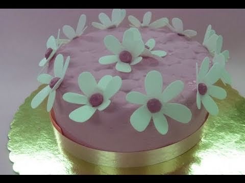 Tarta con flores de oblea cortadas con la Cricut Cake