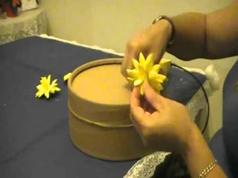 Como hacer una caja decorada con flores en goma eva