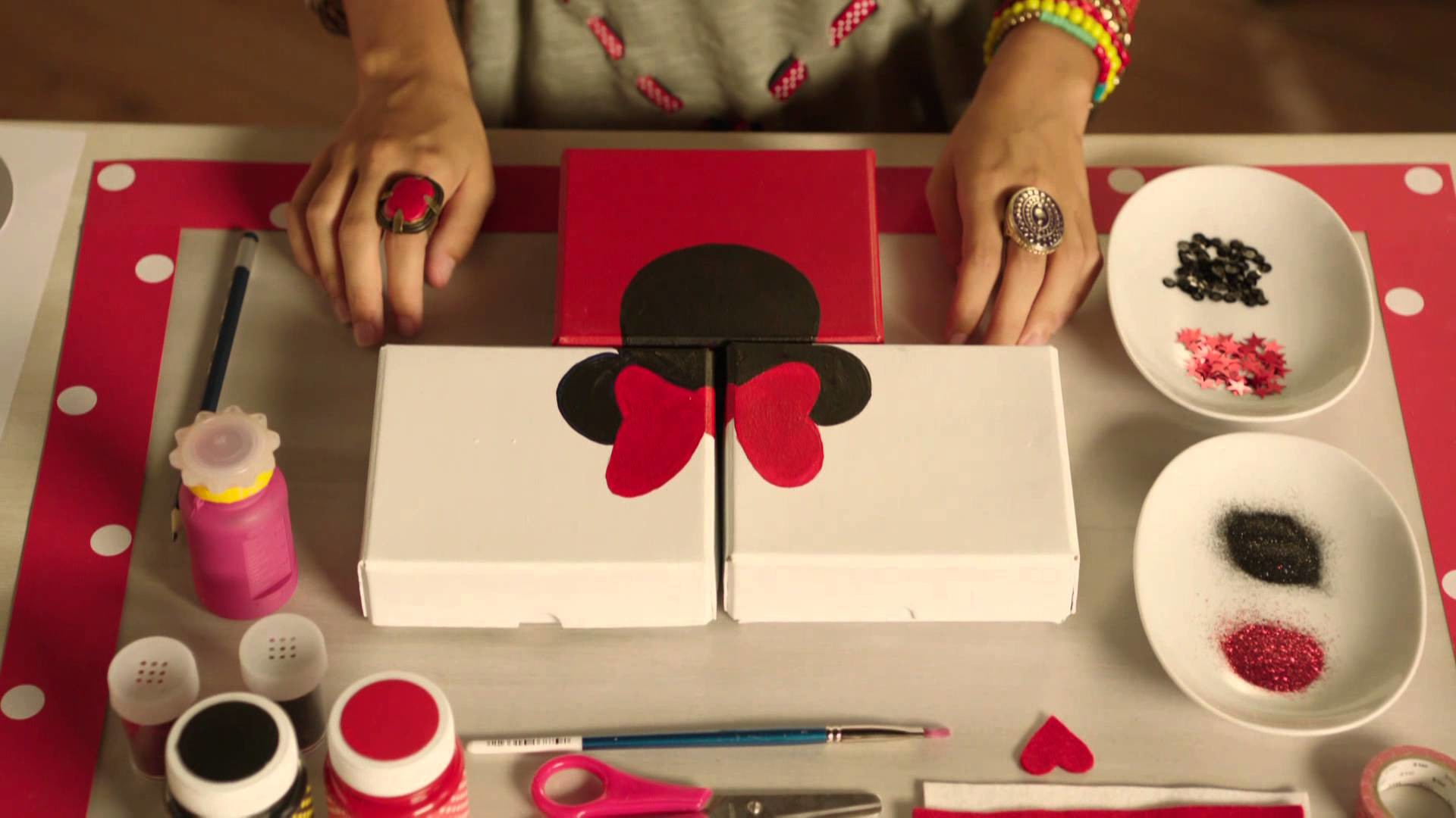 Disney Channel España | Minnie&You (T1) "Cajas Minnie"