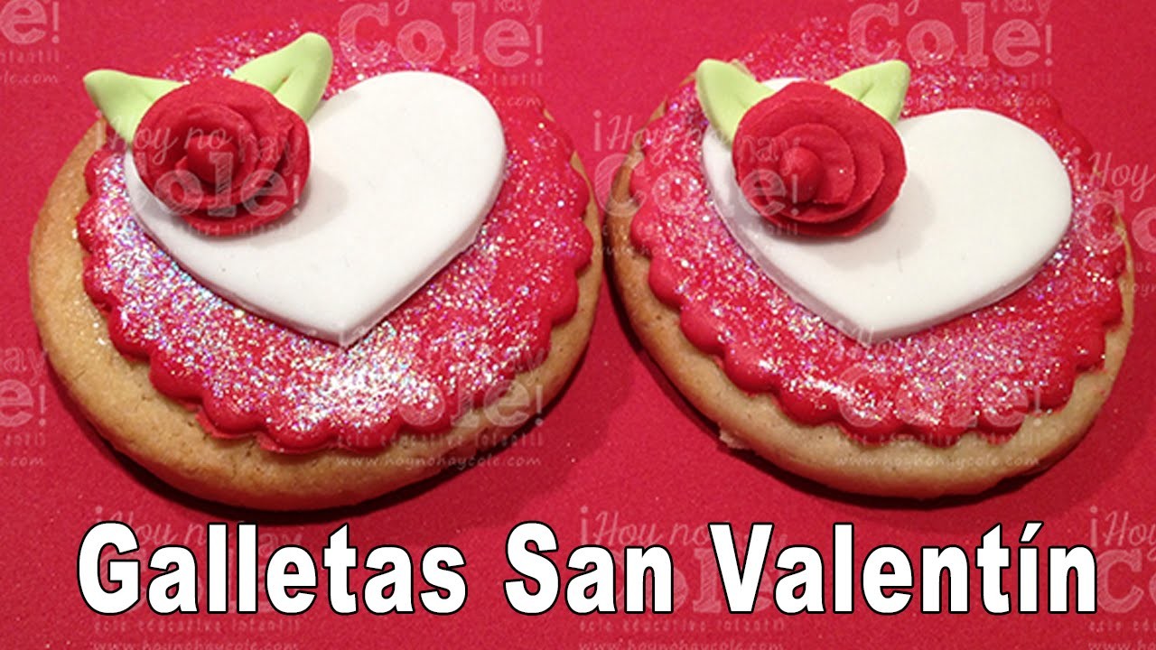 Recetas para San Valentín: galletas decoradas con forma de corazón y flor.