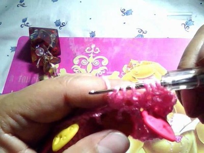 Bufanda color rosa con punto jazmìn y cuentas de colores. (Scarf )
