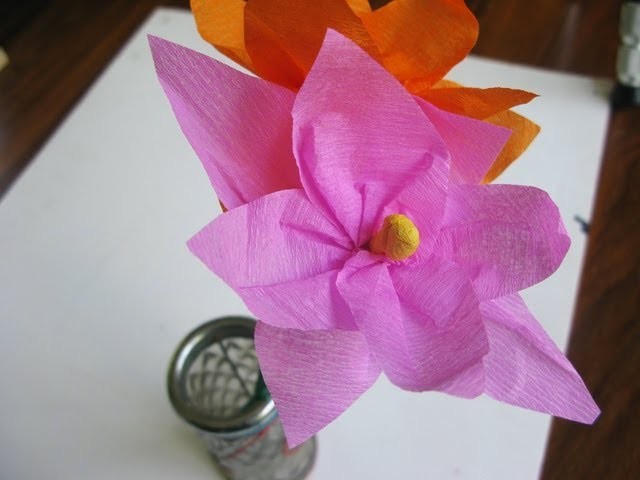 Cómo hacer flores de papel crepe (Fácil) - Manualidades para todos