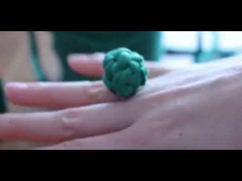Cómo hacer un anillo de trapillo con nudos | facilisimo.com