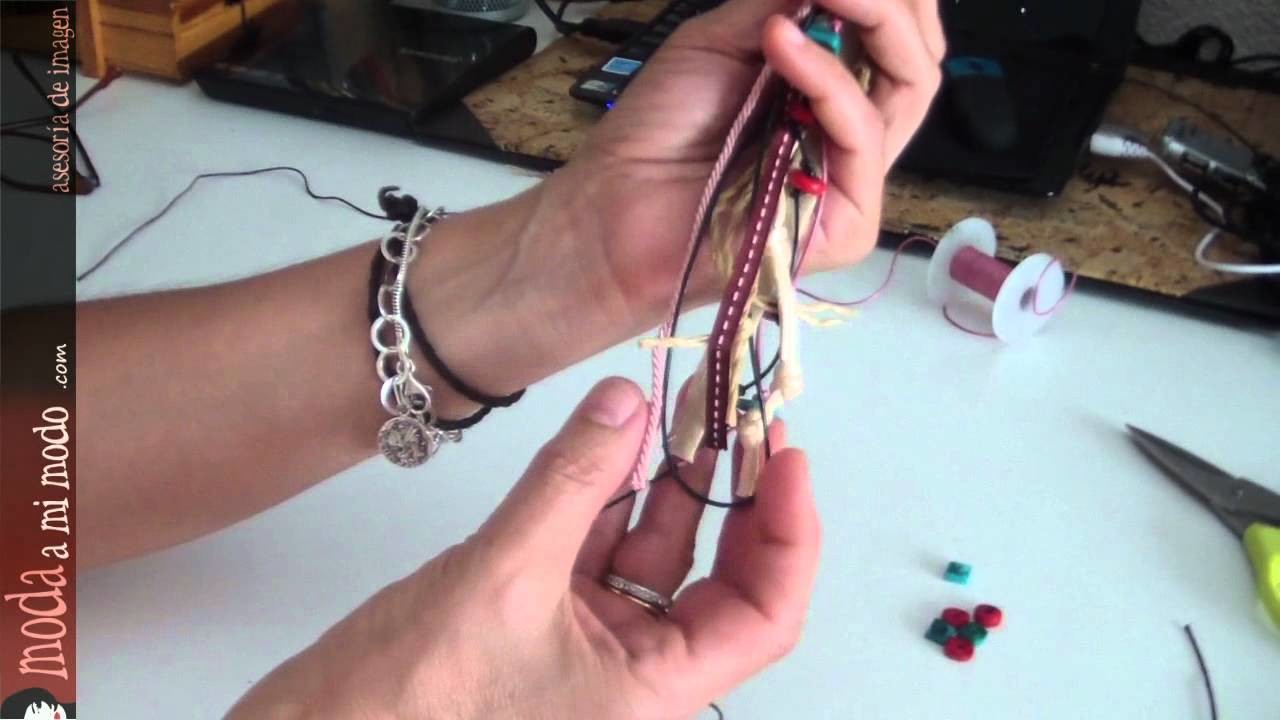 DIY Original pulsera con restos de cordones y botones