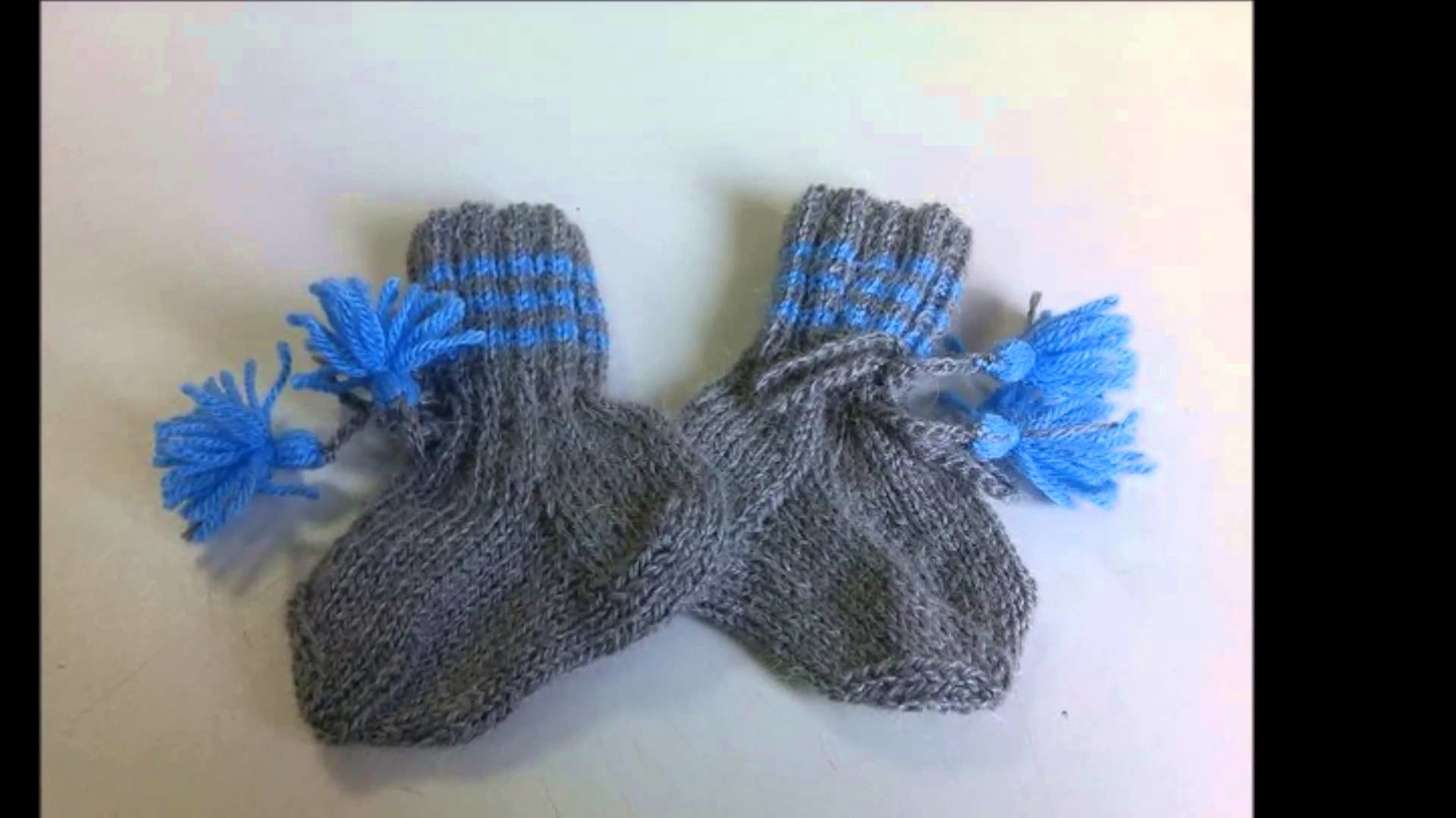 Guantes y calcetines tejidos a dos agujas para niños