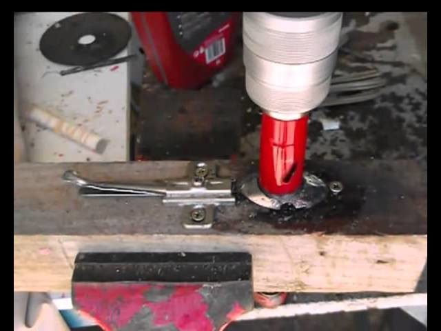 Cómo hacer agujeros en cucharas de acero inoxidable.Make holes in stainless steel spoons