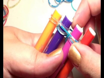 Como hacer pulsera  rainbow loom de goma con lapices facil de hacer ESPAÑA  nivel 3