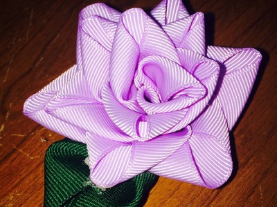 DIY: Flor hecha en cintas