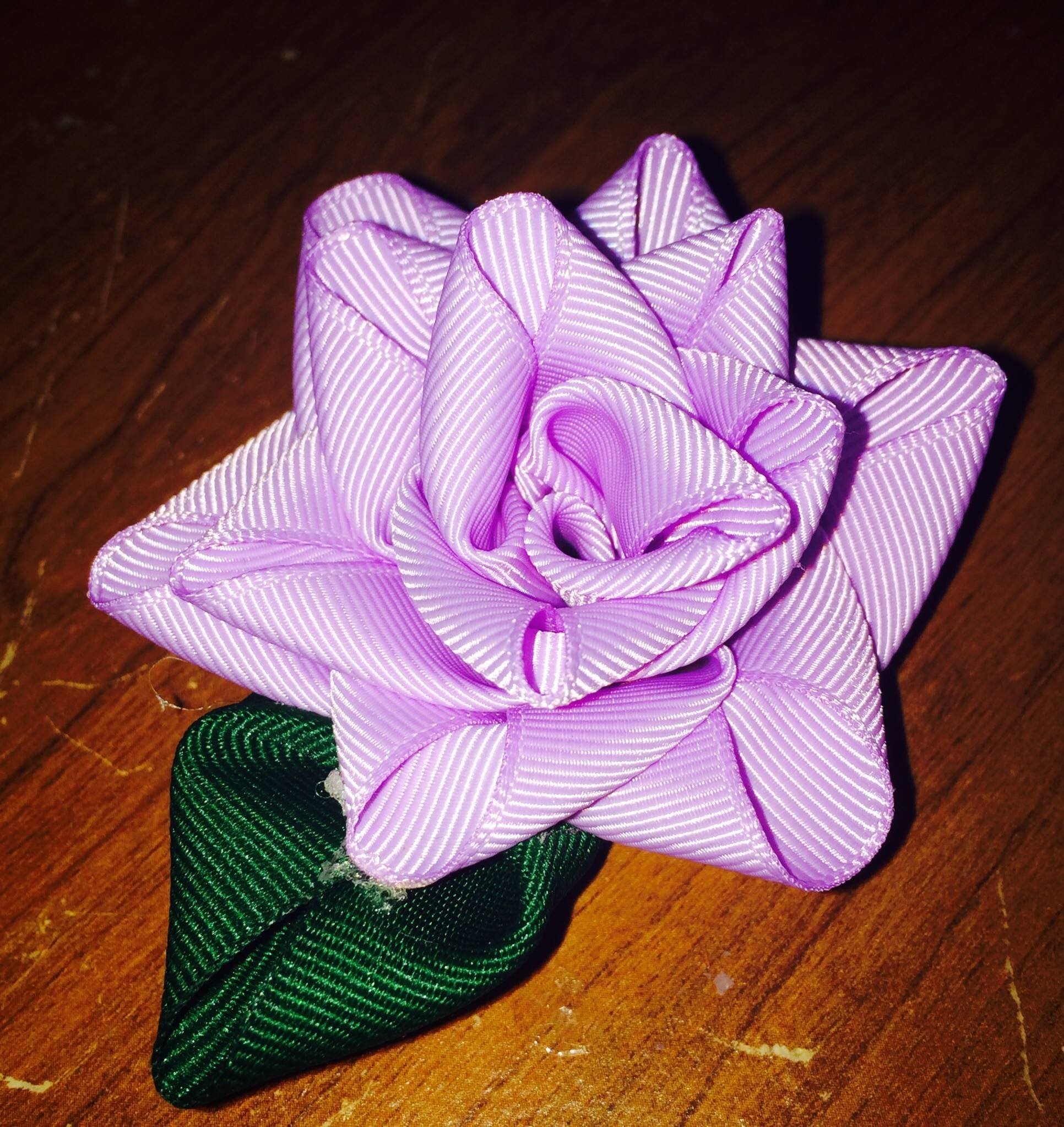DIY: Flor hecha en cintas