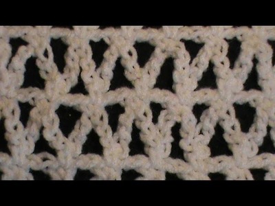 Triangulitos a crochet con medios puntos y cadenas.