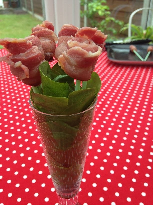 Cómo hacer rosas de bacon en el microondas