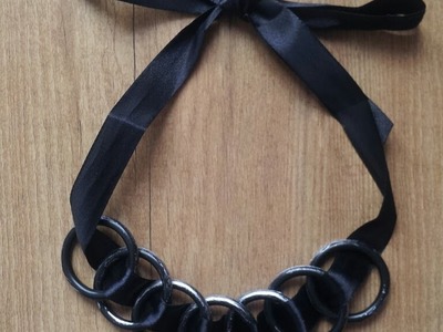 Cómo hacer un collar con anillas de cortina (DIY) | facilisimo.com