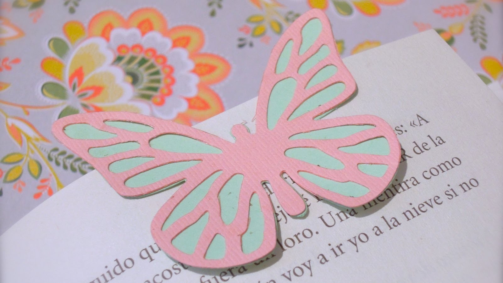 Butterfly bookmark. Partial die Cutting. (ENGLISH)