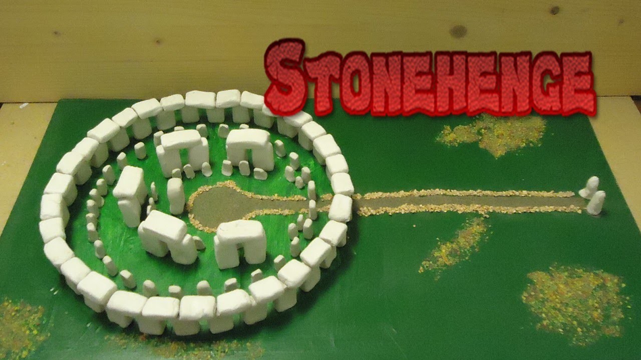Crómlech de Stonehenge. Maqueta de un monumento megalítico. Trabajo manual para niños.