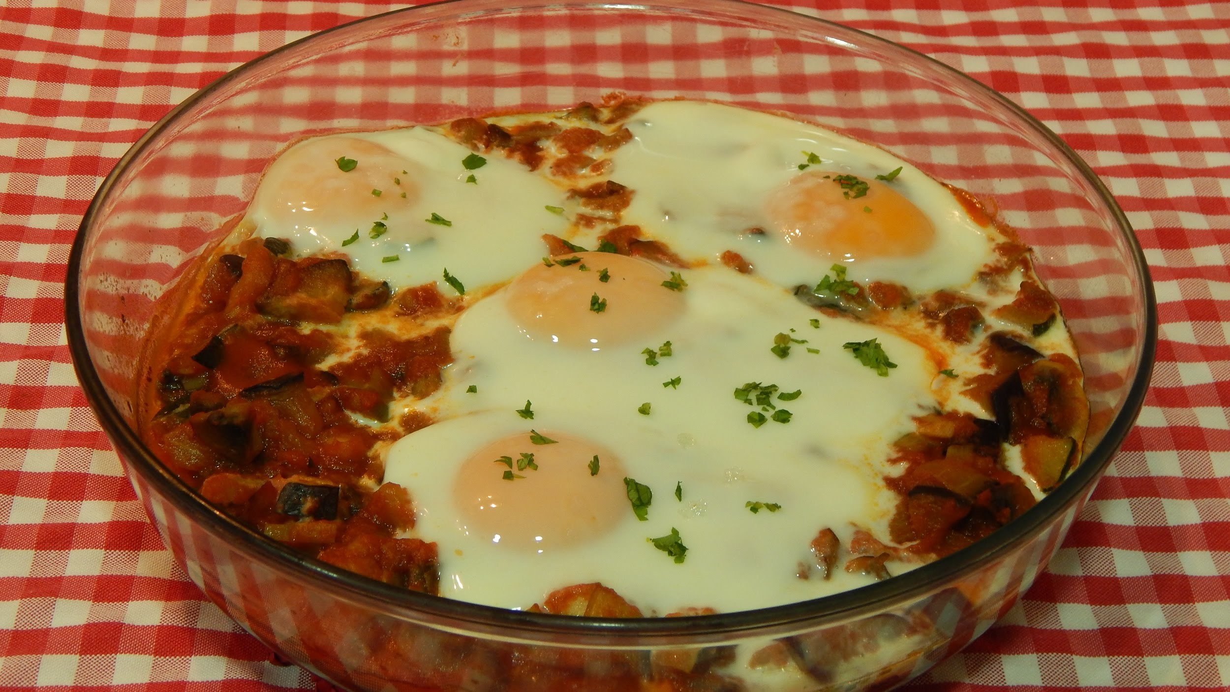 Huevos al horno con verduras receta fácil