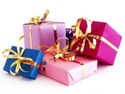 TIPS para Navidad: Envuelve tus regalos de maneras distintas y lazos pomposos a mano