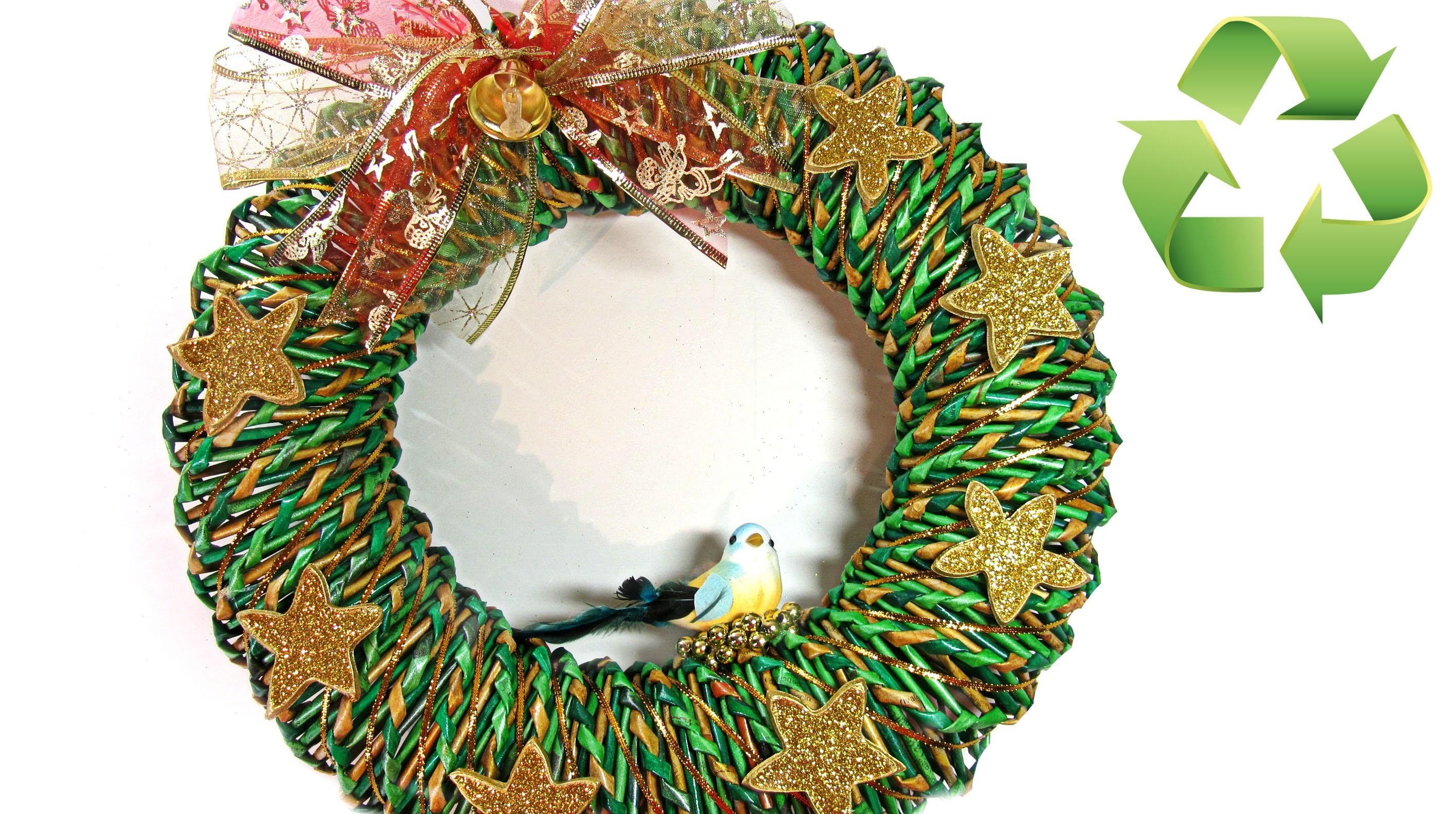 Como hacer una corona de Navidad de papel. Christmas ornament.