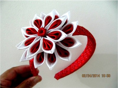 Flores rojas y blancas en diademas trenzadas en cintas para el cabello