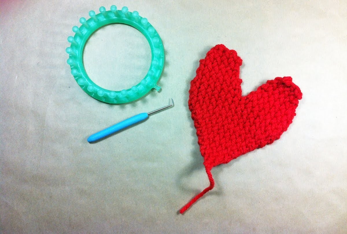 Cómo tejer un corazón de lana con telar circular