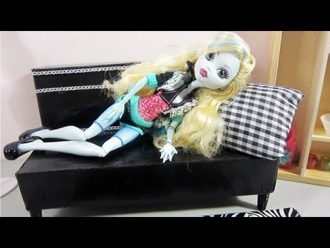 Episodio 623 - Cómo hacer un sofá cama para muñecas con material reciclado - cajas de cartón