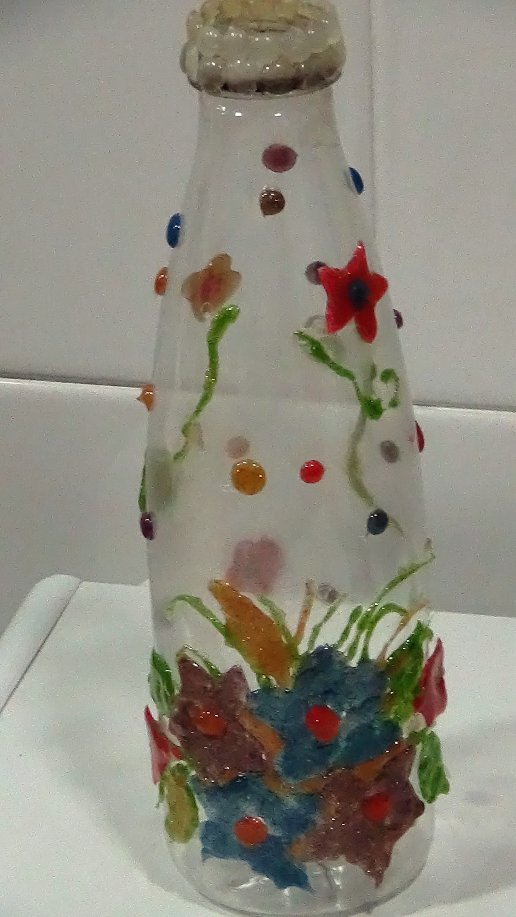 Florero con botella de plástico