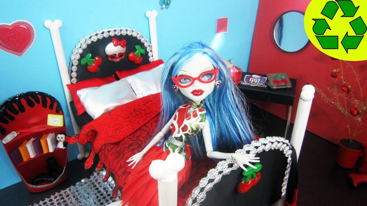 Manualidades para muñecas: Haz una cama inspirada por la muñeca de Monster High Ghoulia Yelps