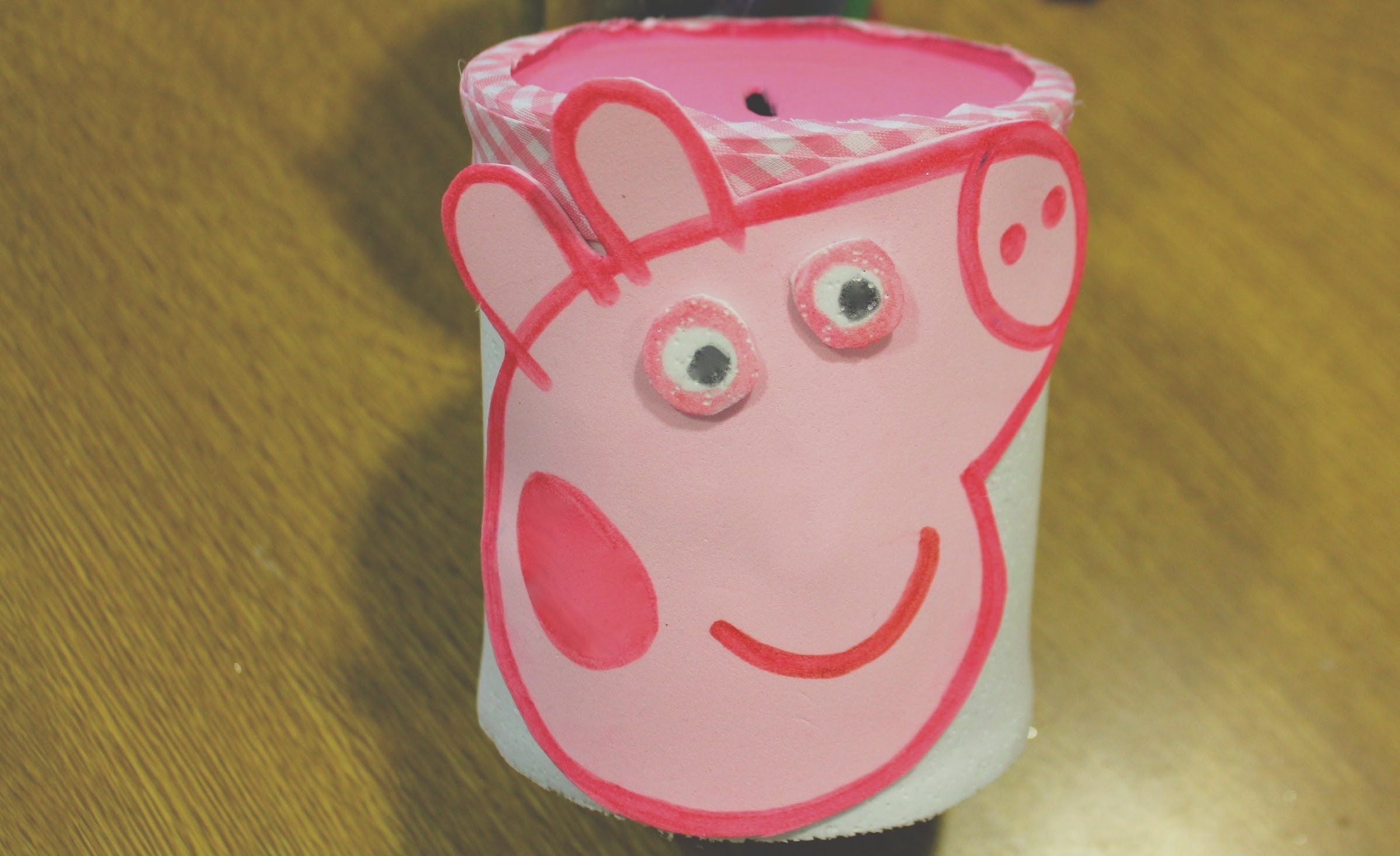 Reciclaje : Hucha de Peppa pig con una lata