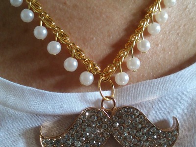 DIY: collar con cadena dorada, perlas y moustache de strass.
