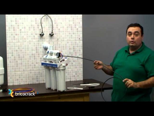 Instalar un purificador de agua en casa (BricocrackTV)