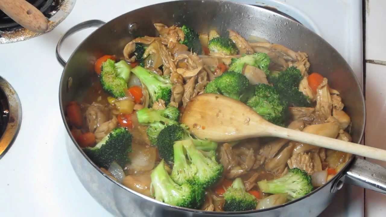 Pollo con brocoli, comida china.