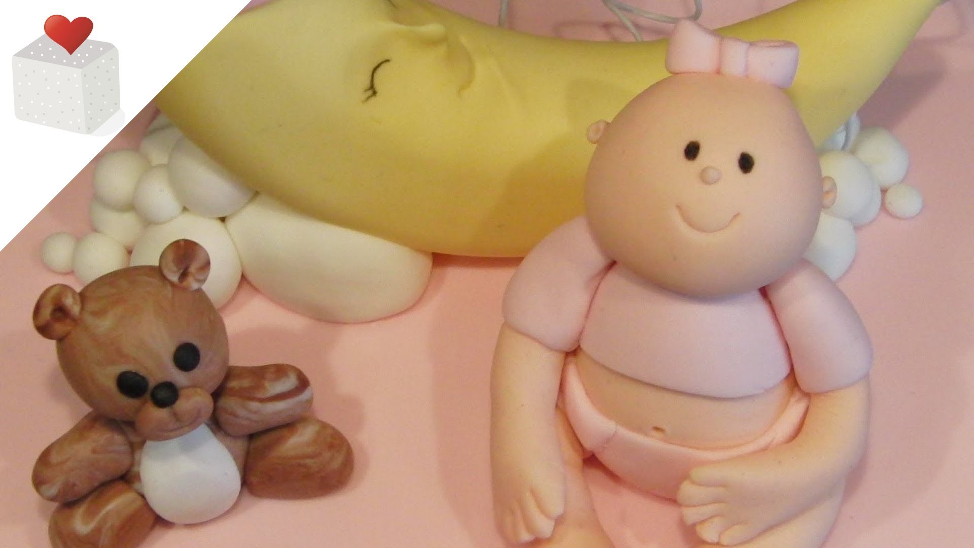 Tarta Bebé y Luna con figuras modeladas con fondant | Tartas de Fondant por Azúcar con Amor