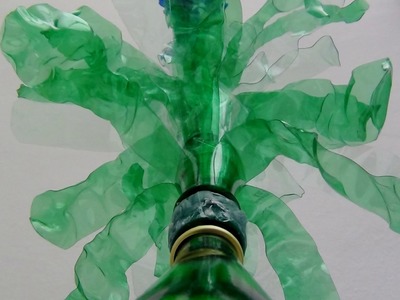 Como realizar hojas decorativas de plastico para adornar un florero