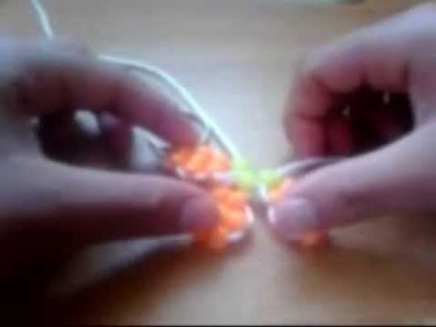 Como hacer una flor con cuentas de colores