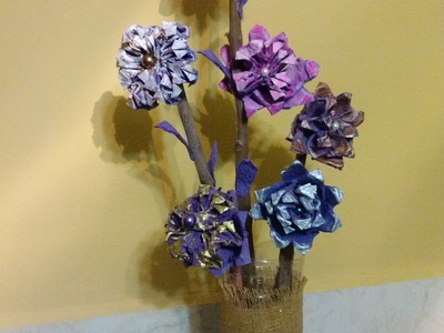 DIY Arreglo hecho con flores de cartón de huevo.Flower arrangement made with egg carton flowers