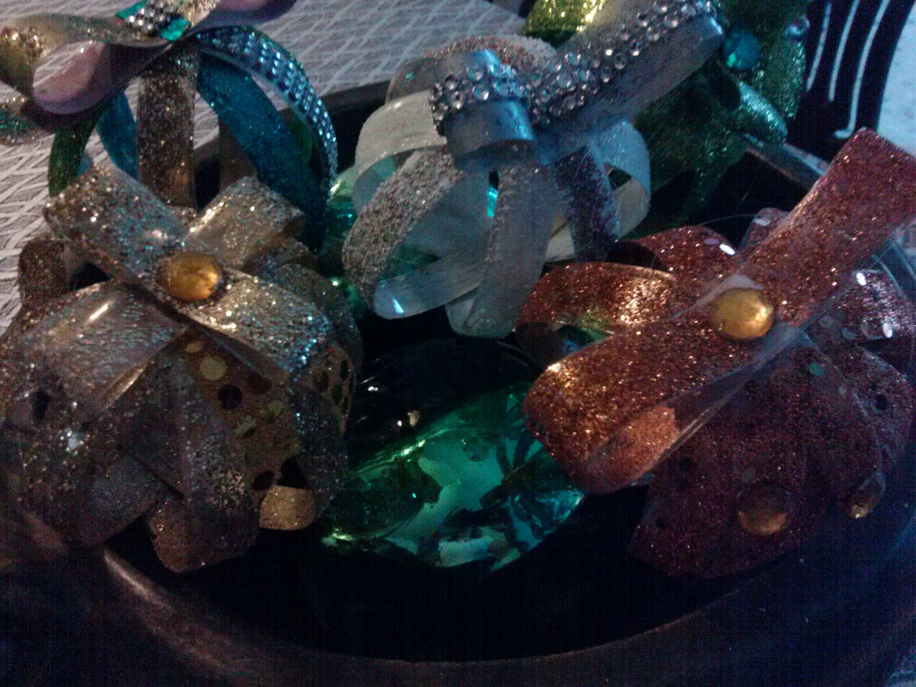 DIY:Esferas de navidad hechas de botella de plastico. Christmas Ornaments from plastic bottles -