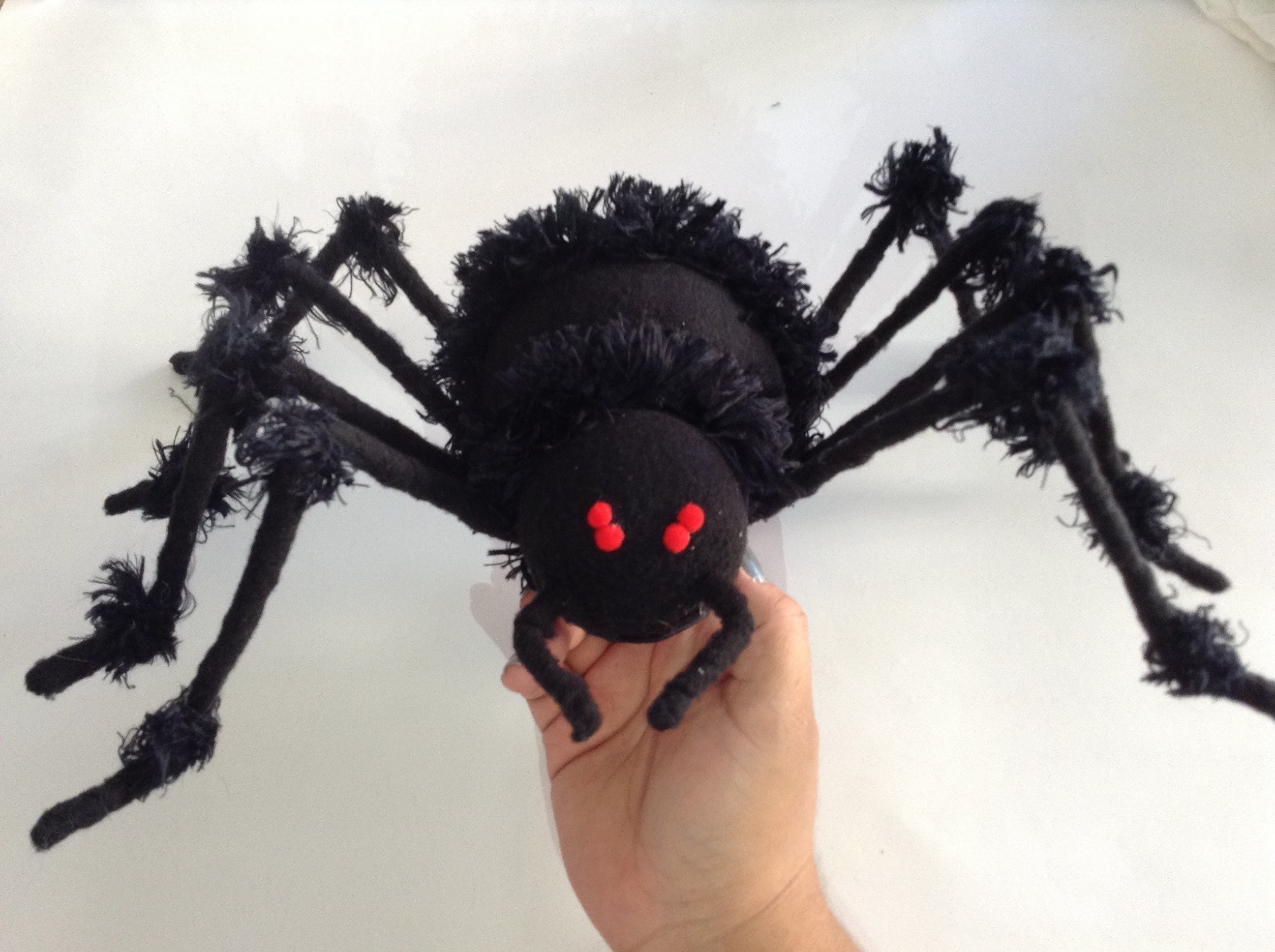 DIY Haz una Araña espeluznante para este Halloween