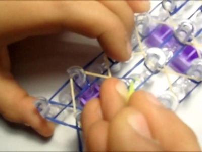 How to make rainbow loom rhombus bracelet. Como hacer el brazalete de rombos en español