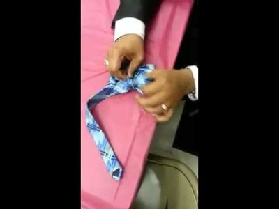 Tutoría de hacer un moño con una corbata
