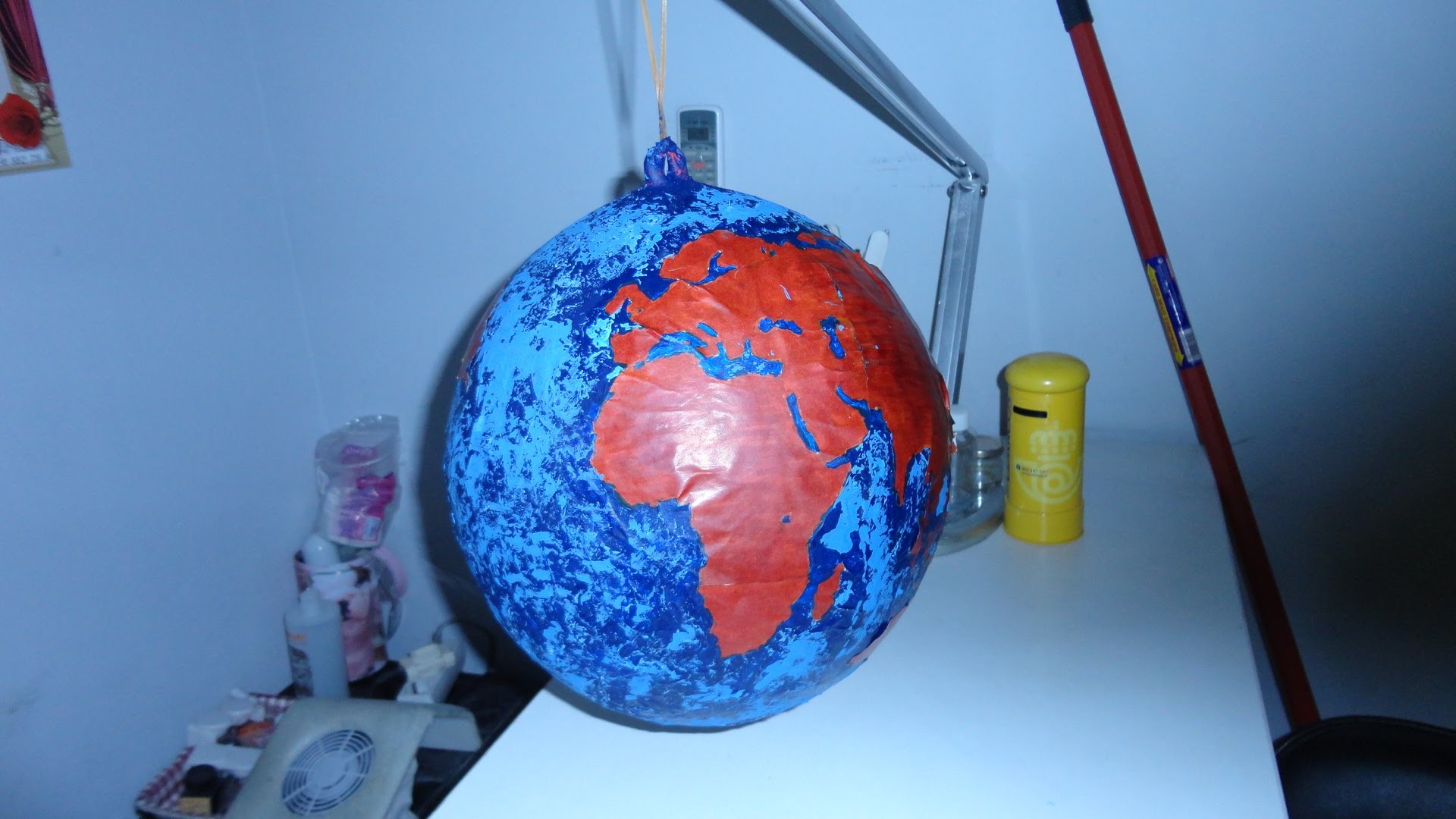 Como hacer un globo terraqueo con un globo