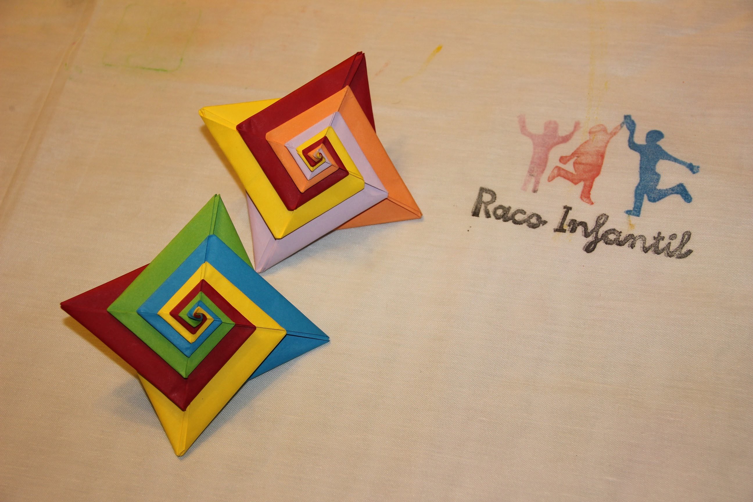 Cómo hacer una espiral de colores en Origami