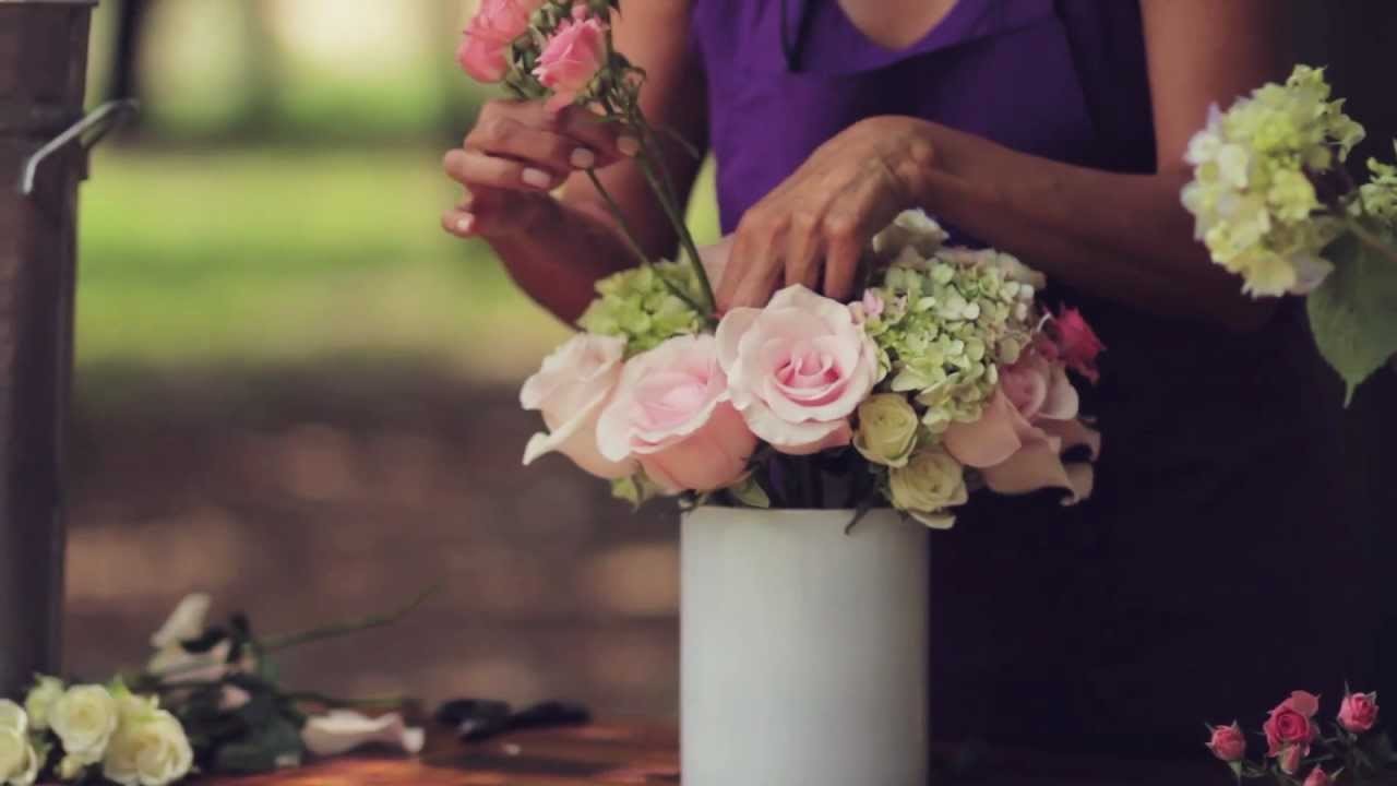 E7 Como hacer un arreglo de rosas y hortensias Escuela floral LA VIOLETERA