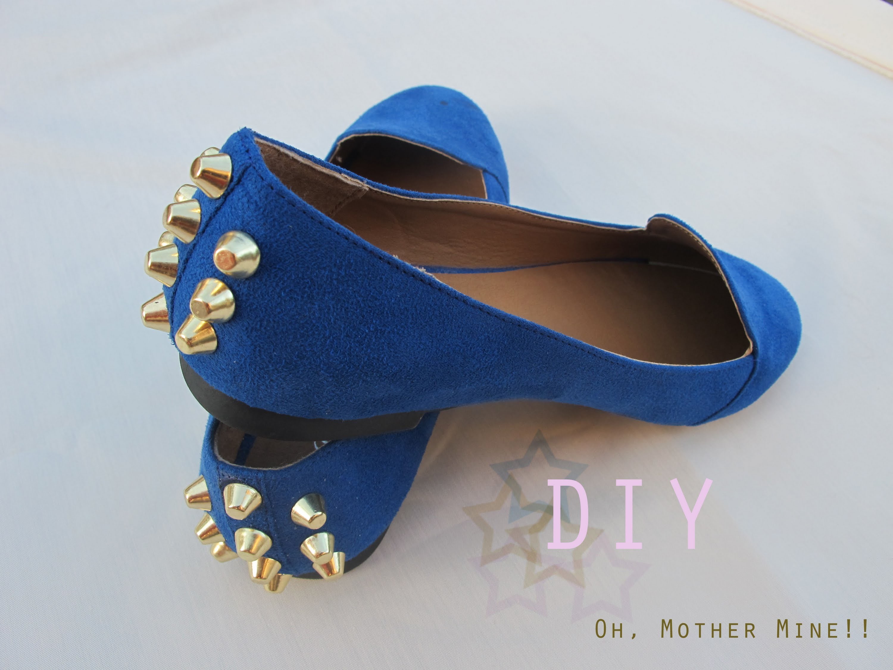 DIY Zapatos tachuelas azul klein. DIY Studded Shoes
