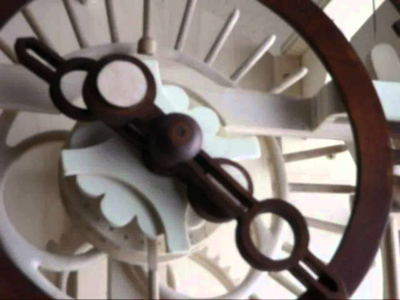 Reloj de madera péndulo de torsión
