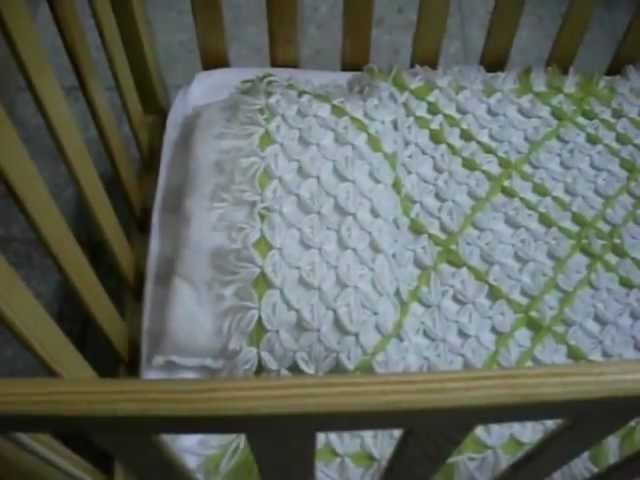 Colcha para cunita  de bebé, hecha de lana, fácil de hacer.