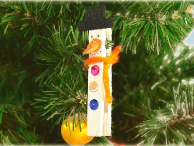 Decora el árbol de Navidad con este muñeco de nieve pinza