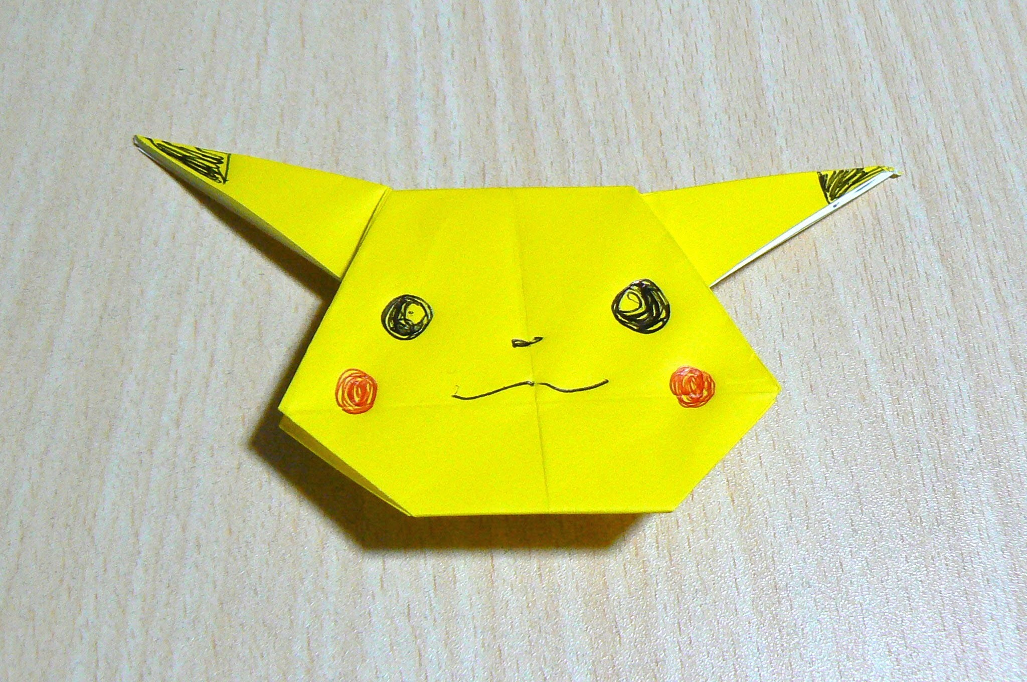 El arte de doblar papel. Pikachu