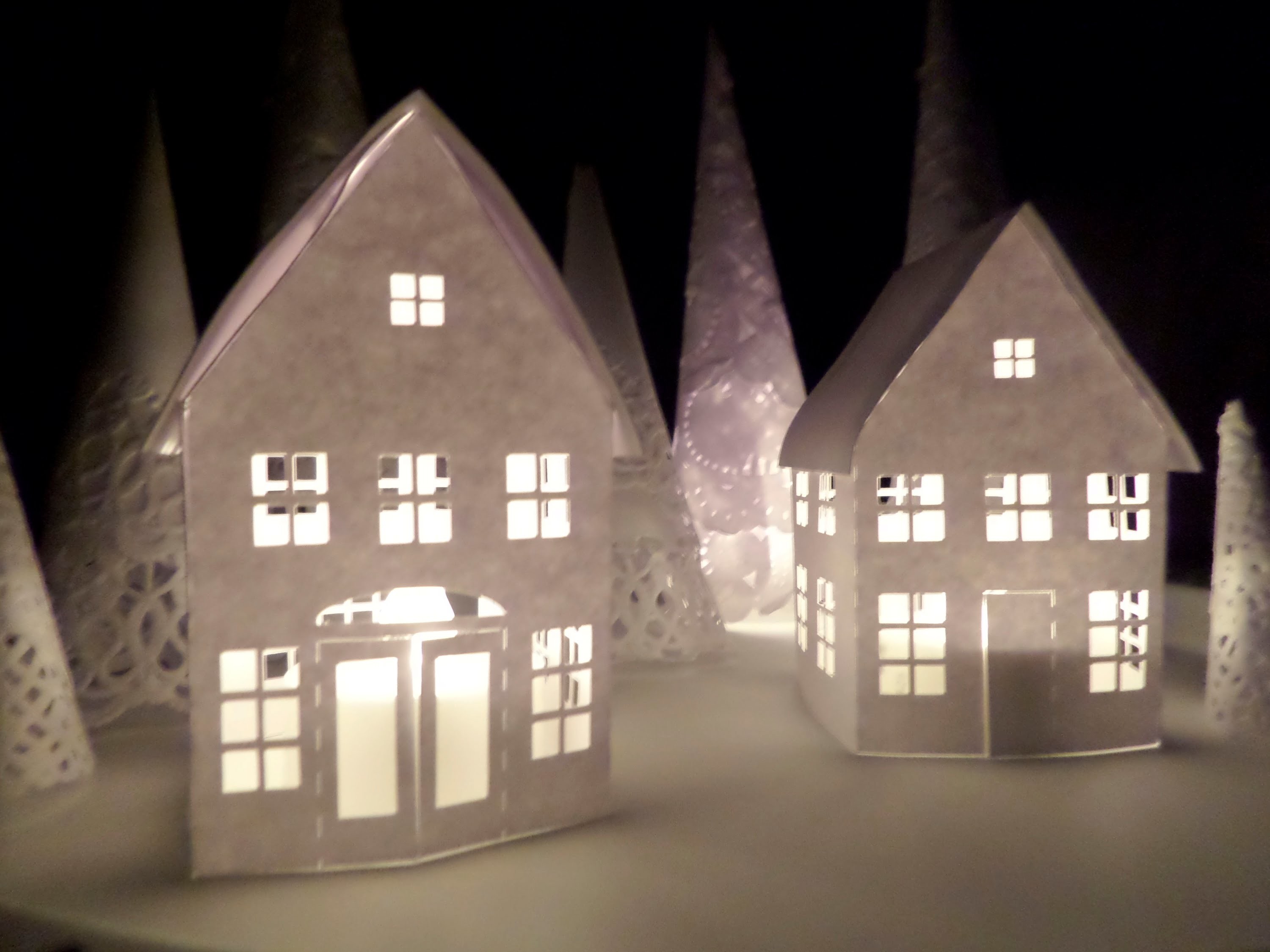 Casas y árboles de papel. Decoración de Navidad . Puente a la Navidad 2014