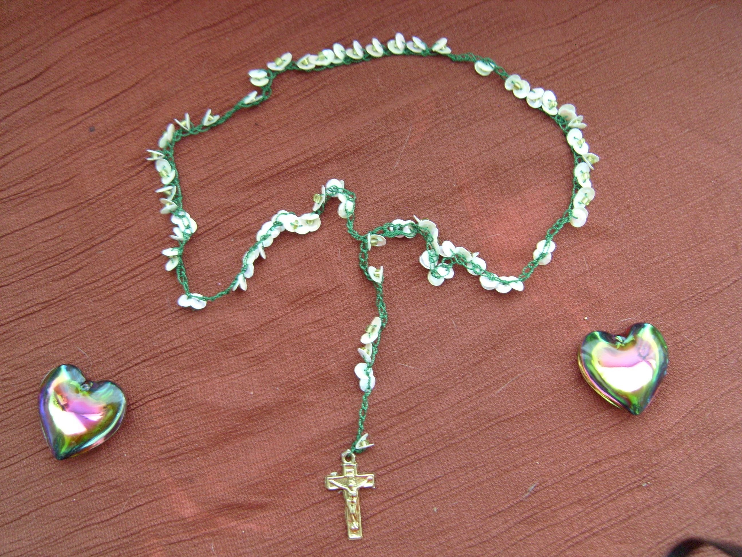 DIY Cómo hacer un rosario tejido con lentejuelas, precioso