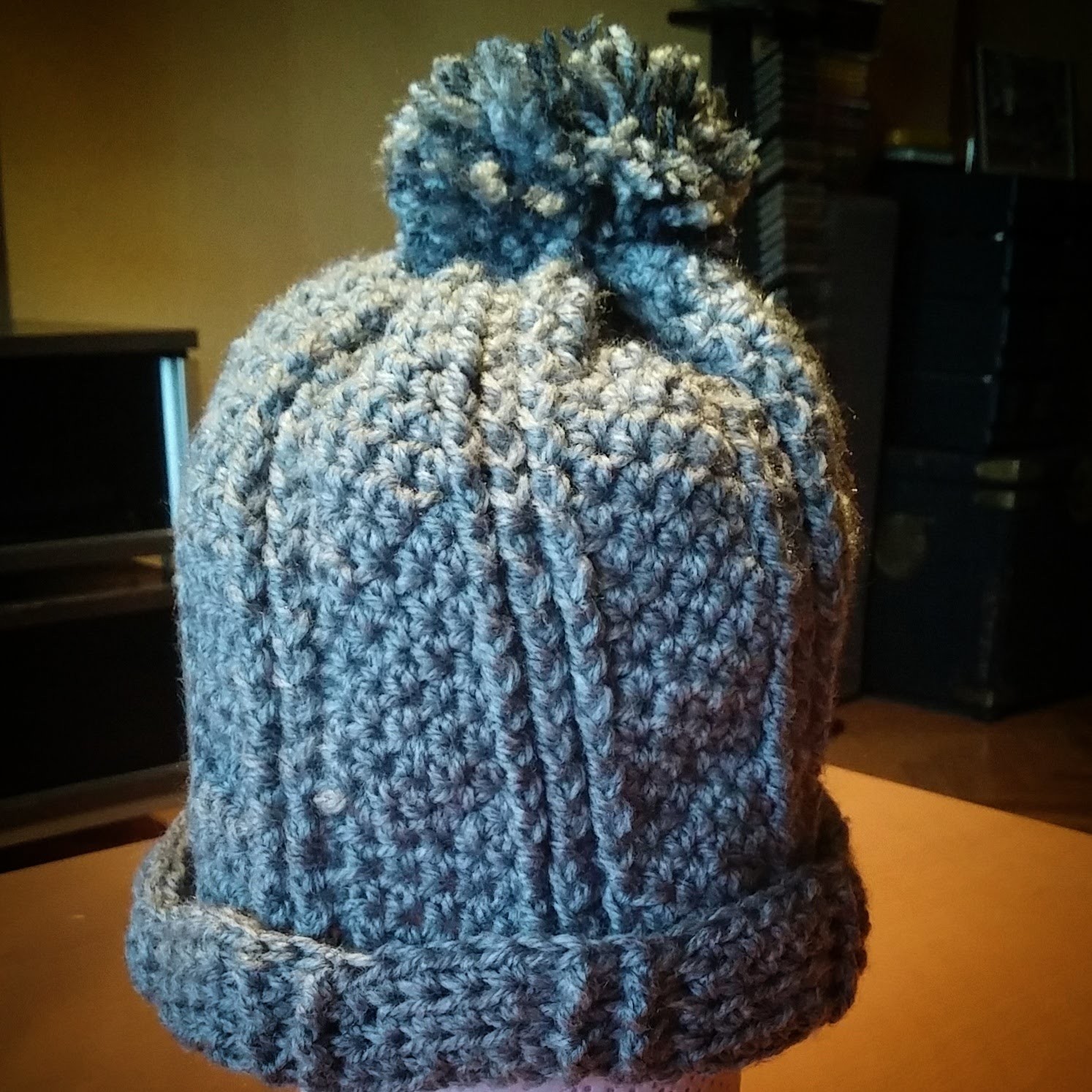 Gorro crochet con pompon.